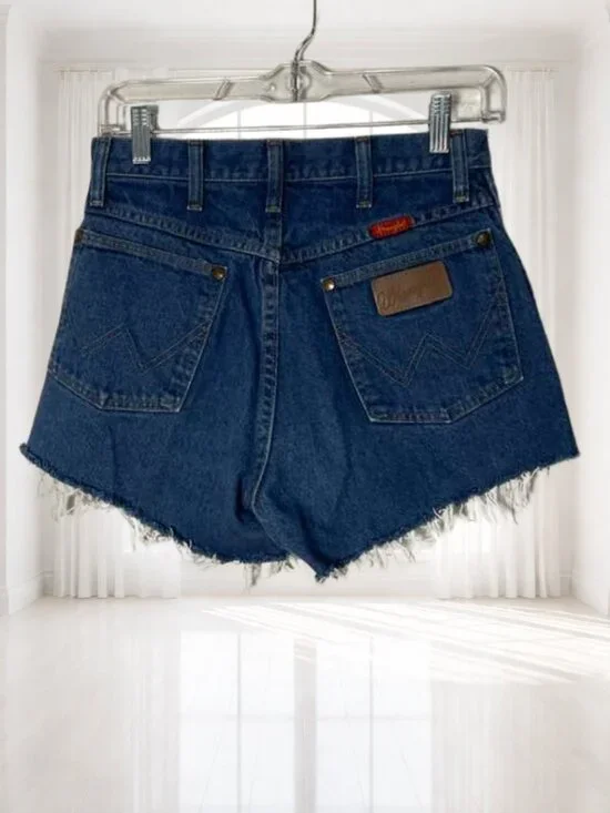 Wrangler High Waisted Distressed Denim Cutoff Shorts Size 7 Made in USA - Picture 3 of 10